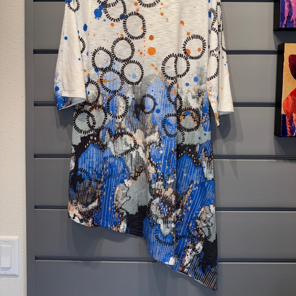 Inoah Asymmetrical Top - Picture 1 of 4